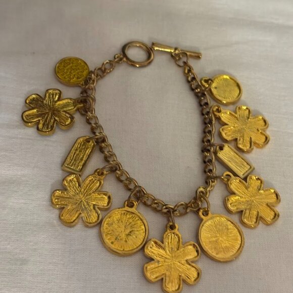 Beautiful Coach Charm Bracelet with 11 Charms and Coach Pouch - 7 inches - Picture 10 of 16